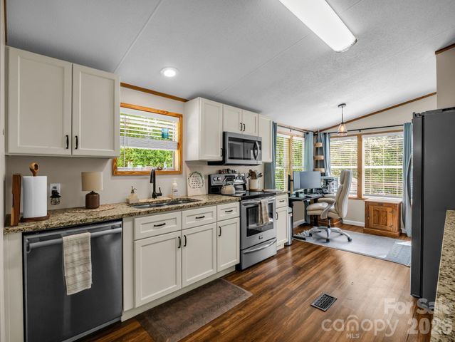 210 Banner Farm Road, Mills River, NC 28759