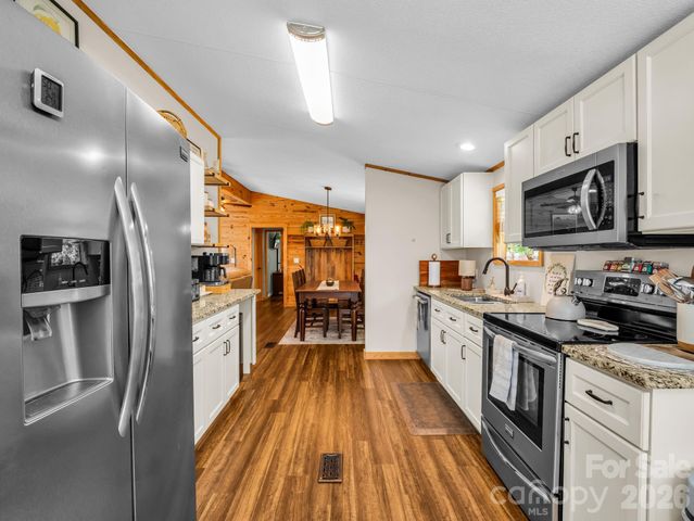 210 Banner Farm Road, Mills River, NC 28759
