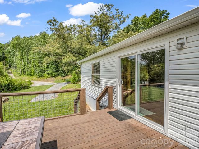 210 Banner Farm Road, Mills River, NC 28759