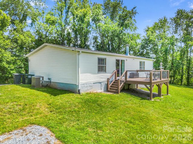 210 Banner Farm Road, Mills River, NC 28759
