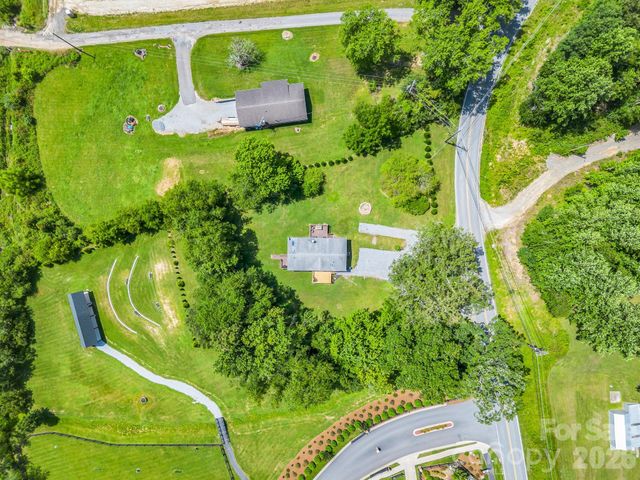 210 Banner Farm Road, Mills River, NC 28759