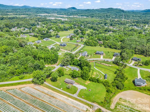 210 Banner Farm Road, Mills River, NC 28759