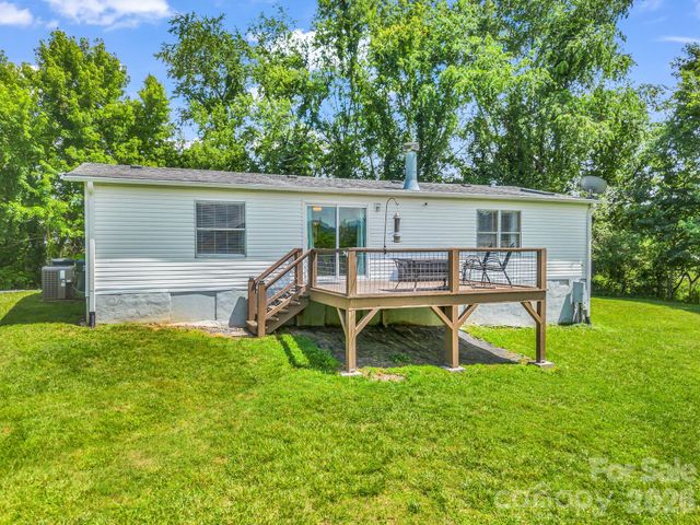 210 Banner Farm Road, Mills River, NC 28759