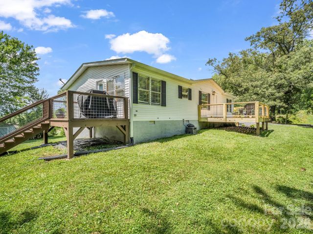 210 Banner Farm Road, Mills River, NC 28759