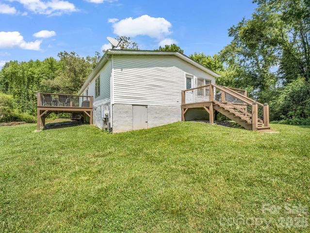210 Banner Farm Road, Mills River, NC 28759