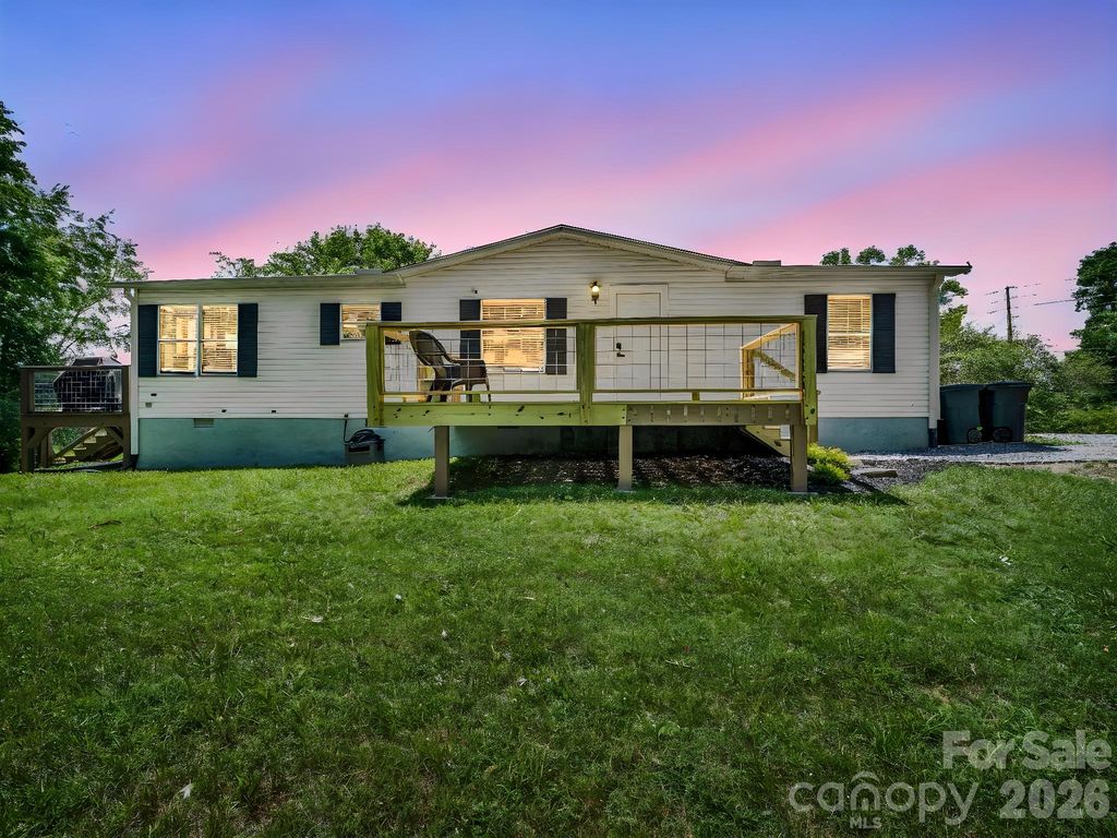 210 Banner Farm Road, Mills River, NC 28759