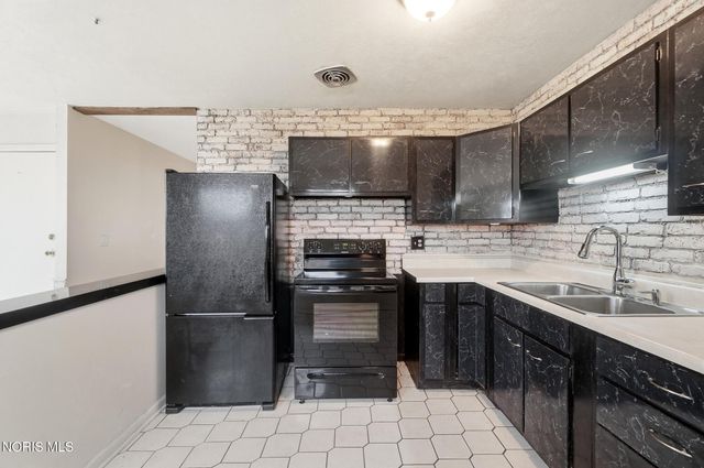 5661 Jackman Road, Toledo, OH 43613