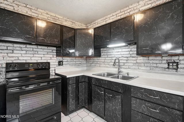5661 Jackman Road, Toledo, OH 43613