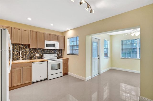 210 N 72nd Ave, Hollywood, FL 33024