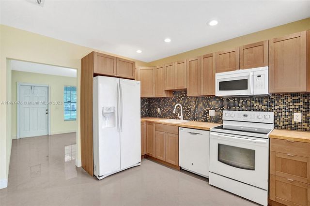 210 N 72nd Ave, Hollywood, FL 33024