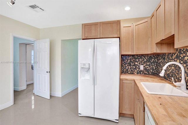 210 N 72nd Ave, Hollywood, FL 33024