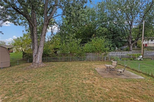 8915 N Grand Avenue, Kansas City, MO 64155