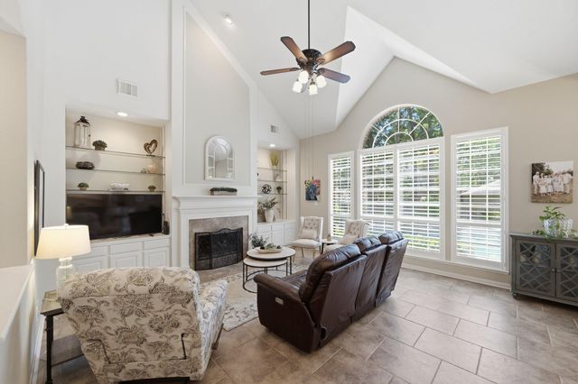 67 Driftoak Circle, The Woodlands, TX 77381