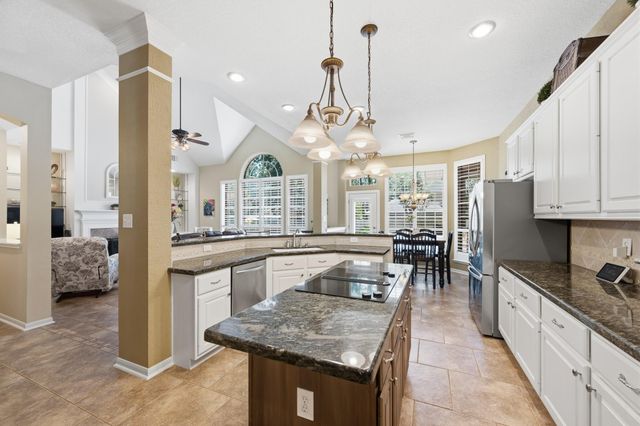 67 Driftoak Circle, The Woodlands, TX 77381