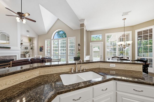 67 Driftoak Circle, The Woodlands, TX 77381