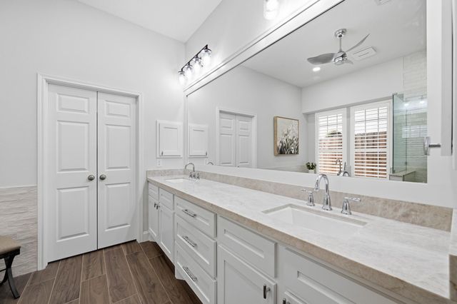 67 Driftoak Circle, The Woodlands, TX 77381