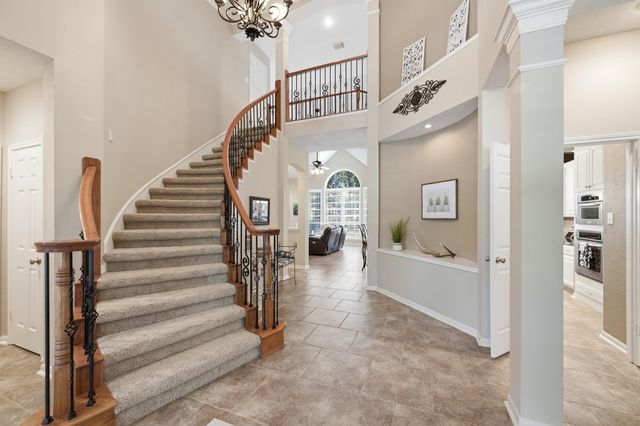 67 Driftoak Circle, The Woodlands, TX 77381