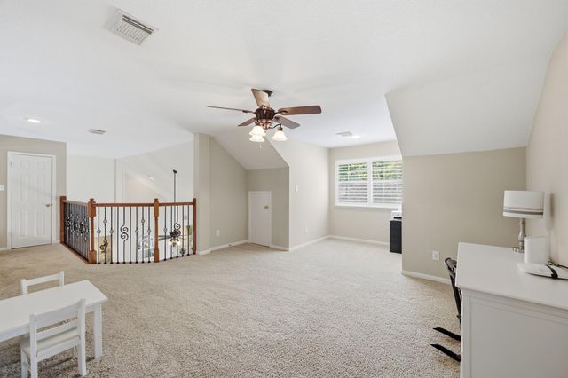 67 Driftoak Circle, The Woodlands, TX 77381