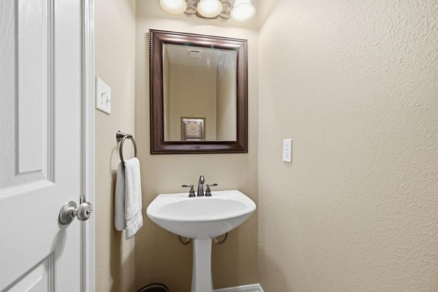 67 Driftoak Circle, The Woodlands, TX 77381