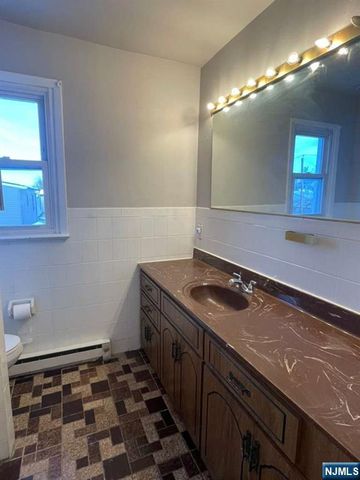 533 Kingsland Avenue, Lyndhurst, NJ 07071