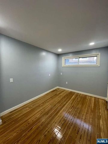 533 Kingsland Avenue, Lyndhurst, NJ 07071