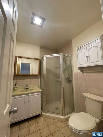 533 Kingsland Avenue, Lyndhurst, NJ 07071