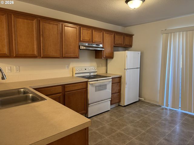 8728 Se DIVISION St, Portland, OR 97266