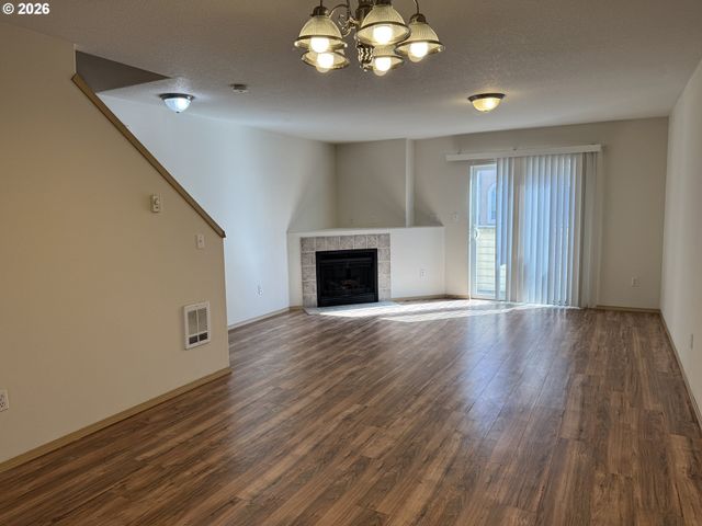 8728 Se DIVISION St, Portland, OR 97266