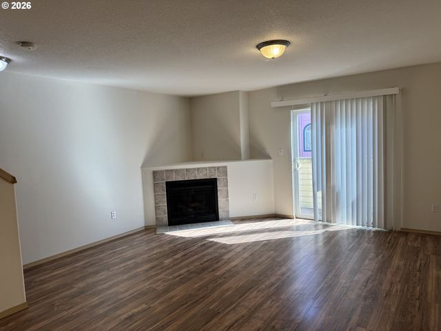 8728 Se DIVISION St, Portland, OR 97266