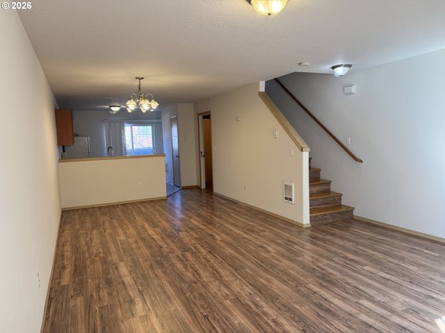 8728 Se DIVISION St, Portland, OR 97266