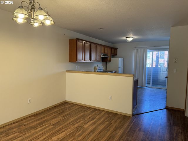 8728 Se DIVISION St, Portland, OR 97266