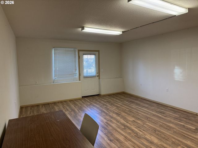 8728 Se DIVISION St, Portland, OR 97266