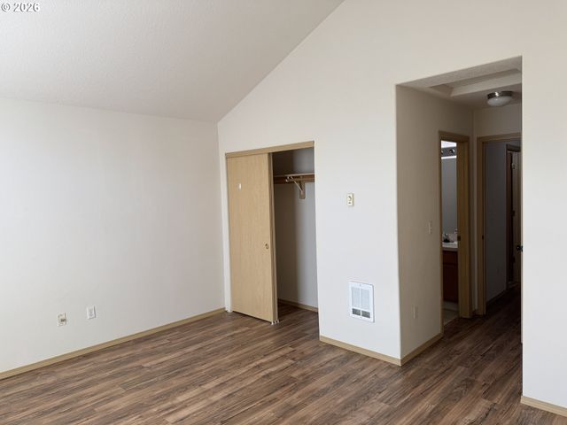 8728 Se DIVISION St, Portland, OR 97266