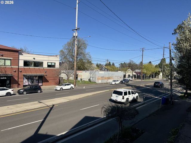 8728 Se DIVISION St, Portland, OR 97266