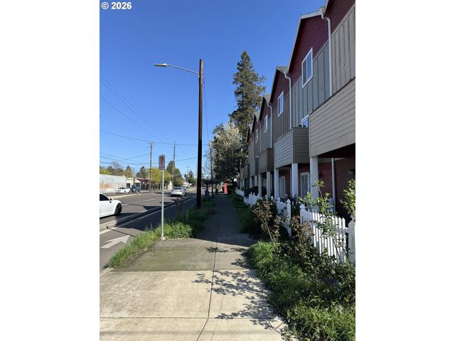 8728 Se DIVISION St, Portland, OR 97266