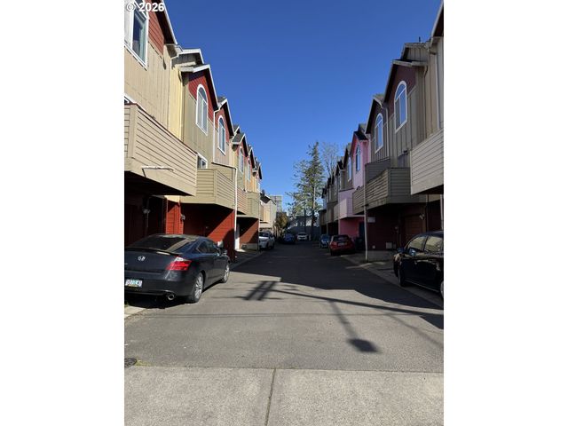 8728 Se DIVISION St, Portland, OR 97266