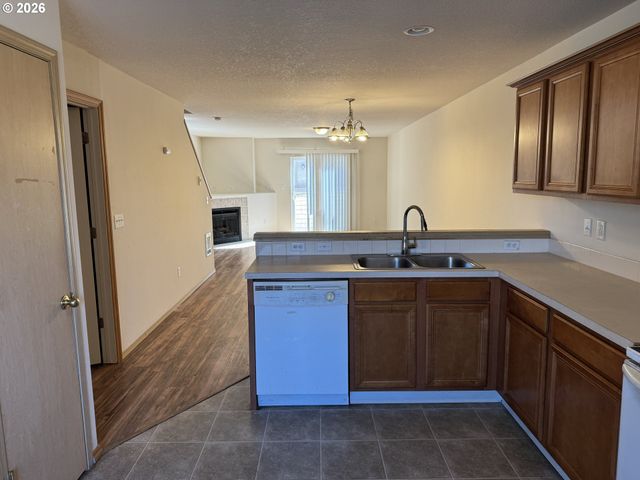 8728 Se DIVISION St, Portland, OR 97266