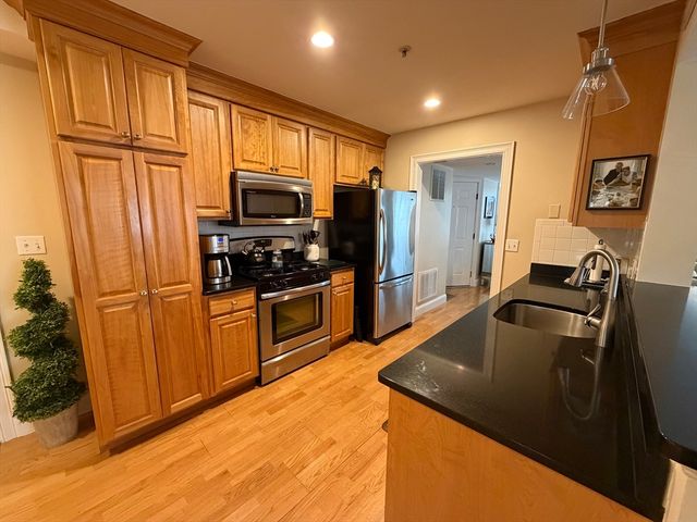 14 Ames Ave C, Canton, MA 02021
