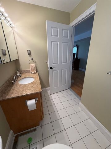 14 Ames Ave C, Canton, MA 02021