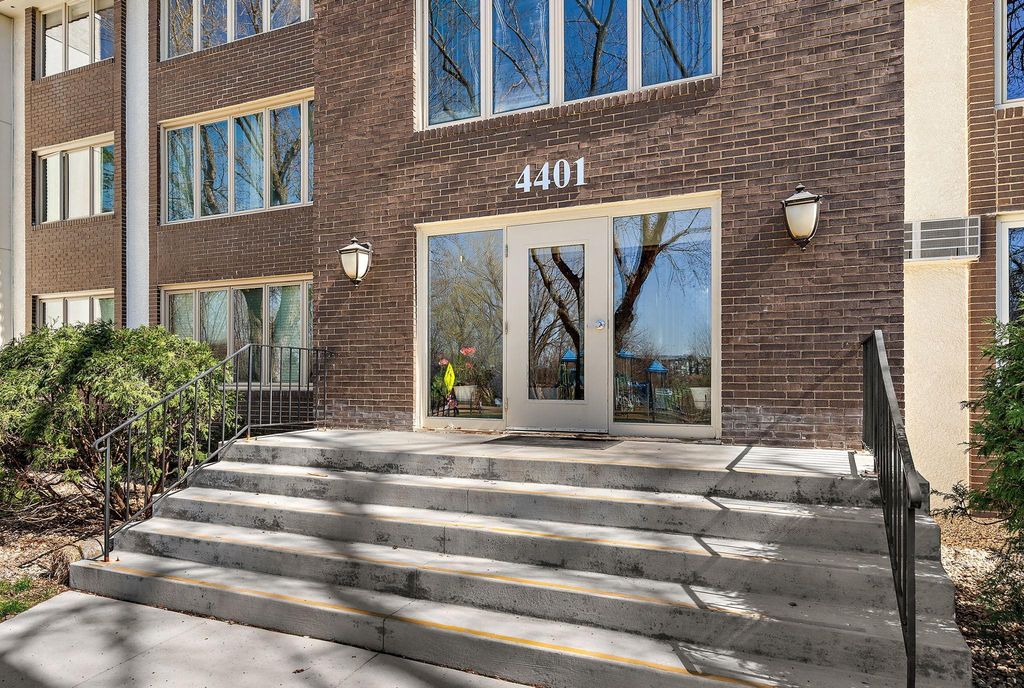 4401 Parklawn Avenue 301W, Edina, MN 55435 — photo 2