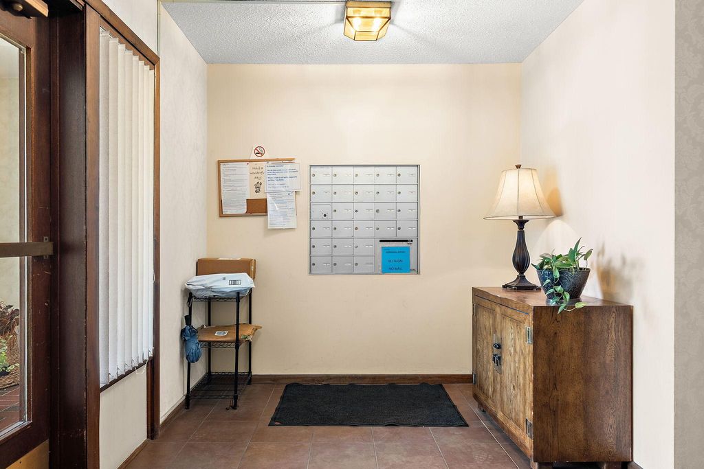 4401 Parklawn Avenue 301W, Edina, MN 55435 — photo 3