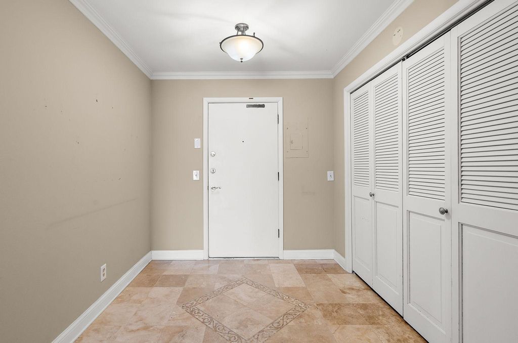 4401 Parklawn Avenue 301W, Edina, MN 55435 — photo 4