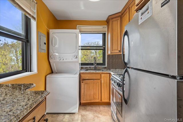 160-10 Cross Island Parkway 6-178, Whitestone, NY 11357