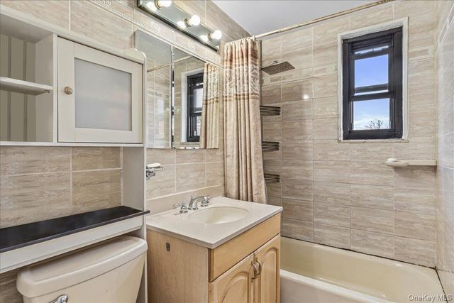 160-10 Cross Island Parkway 6-178, Whitestone, NY 11357