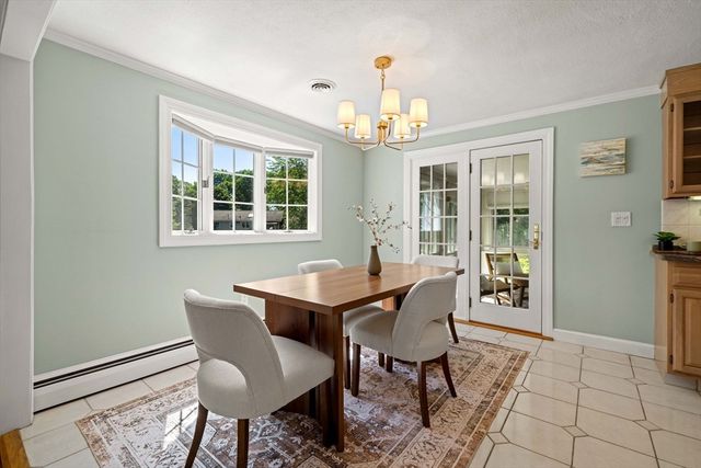 14 Belmont Rd, Burlington, MA 01803