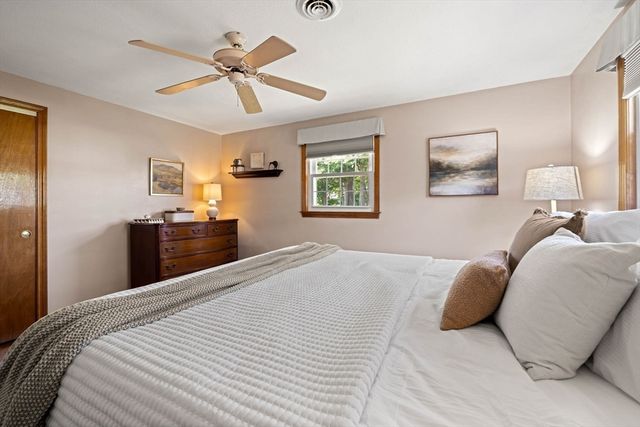 14 Belmont Rd, Burlington, MA 01803