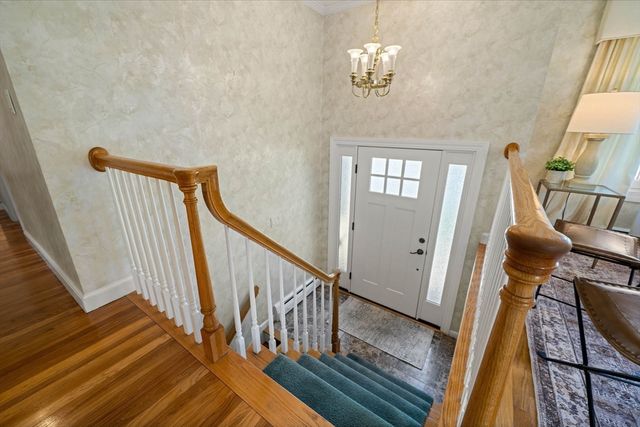 14 Belmont Rd, Burlington, MA 01803