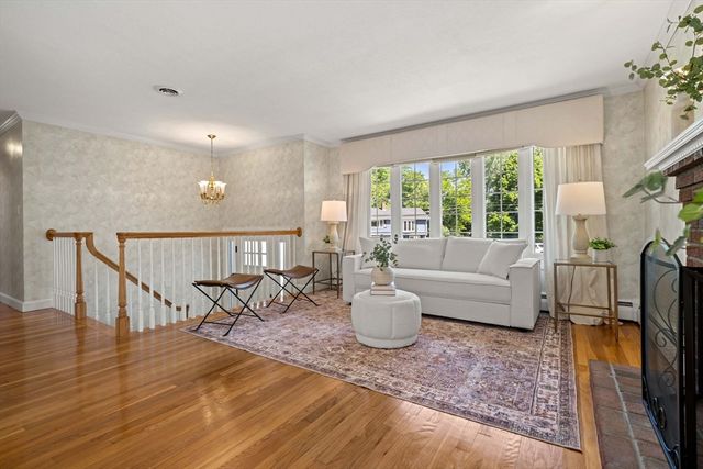 14 Belmont Rd, Burlington, MA 01803