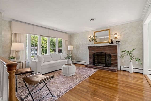 14 Belmont Rd, Burlington, MA 01803