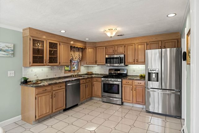14 Belmont Rd, Burlington, MA 01803